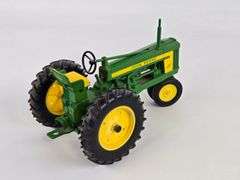1/16 Ertl John Deere 520 Narrow Front Tractor