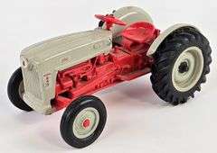 1/16 Ertl Ford Model 640 Utility Tractor