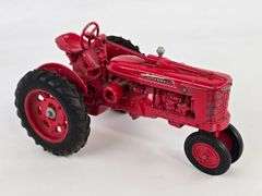 1/16 Ertl Farmall H Narrow Front Tractor