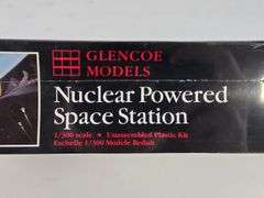 1/300 Scale Glencoe Models Nuclear Powered Space Station Model Kit - Sealed