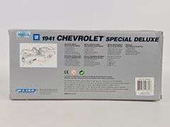 1/18 Scale Die-Cast 1941 Chevrolet Special Deluxe Convertible Car