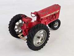 Vintage 1/16 Tru-Scale 890 Narrow Front Tractor