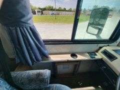 (AQ) 1996 GM Fleetwood Bounder RV