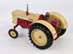 1/16 Ertl Cockshutt 570 Super Wide Front Tractor