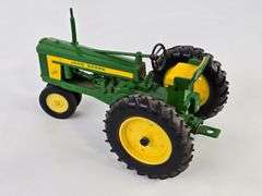1/16 Ertl John Deere 520 Narrow Front Tractor