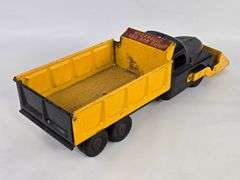 Vintage Structo Hydraulic Load & Dump Truck