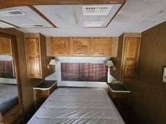 (AQ) 1996 GM Fleetwood Bounder RV
