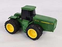 1/32 Ertl John Deere 8960 Tractor w/ 4wd