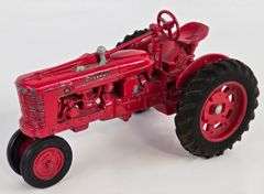 1/16 Ertl Farmall H Narrow Front Tractor