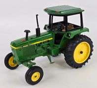 1/16 Ertl John Deere 4040 Tractor w/ Cab