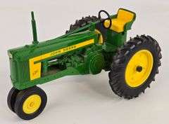 1/16 Ertl John Deere 520 Narrow Front Tractor