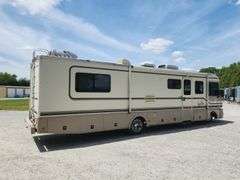 (AQ) 1996 GM Fleetwood Bounder RV