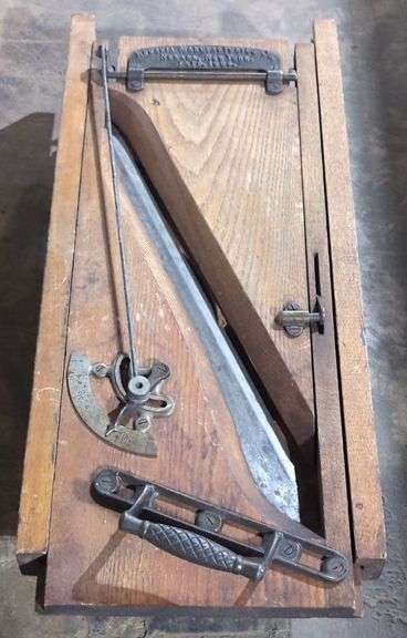 (DE) Vintage Arcadia Manufacturing company Near slicer. Approx 22" x 10".