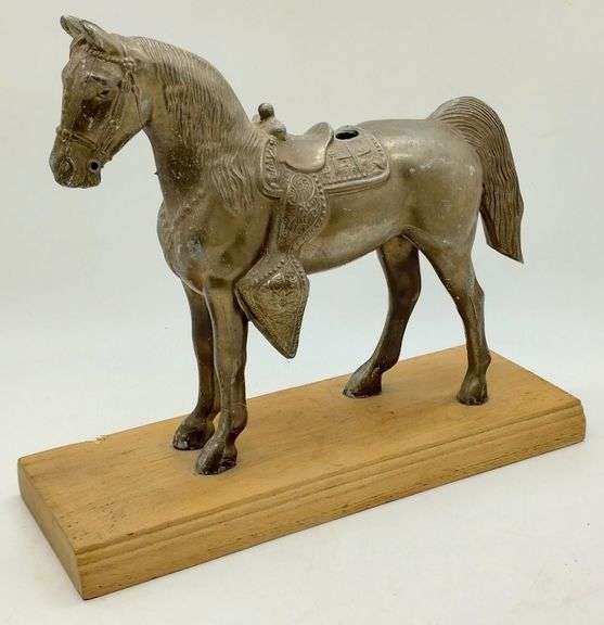 (DE) Metal horse figure (13" long, 11" tall).