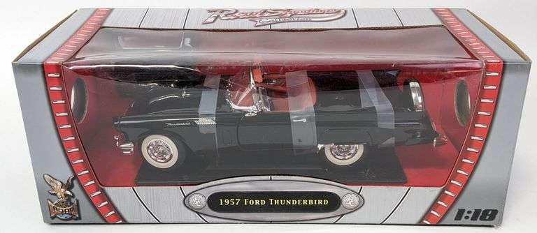1/18 Die-Cast 1957 Ford Thunderbird