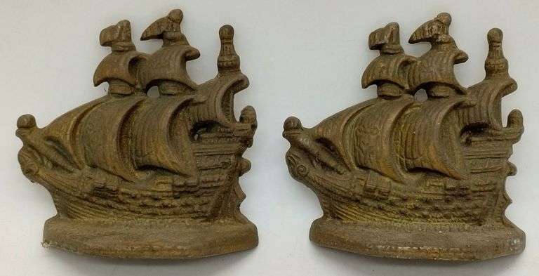 (DE) Bronze sailboat bookends (4" tall).