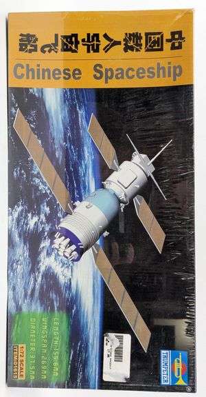 1/72 Scale Trumpeter Chinese Spaceship Model Kit - Sealed