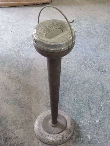 Vtg. Mid Century MCM Ashtray Stand (26" Tall)