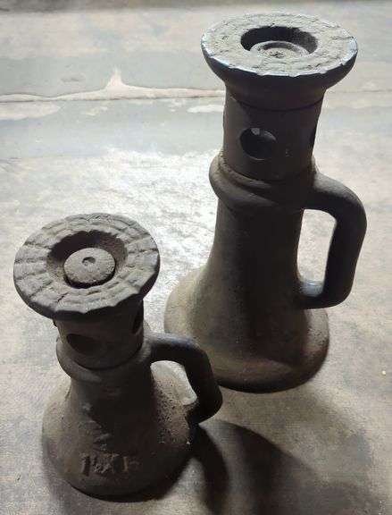 (DE) Vintage Railroad Bolt and screw jacks. Approx 12" tallest.