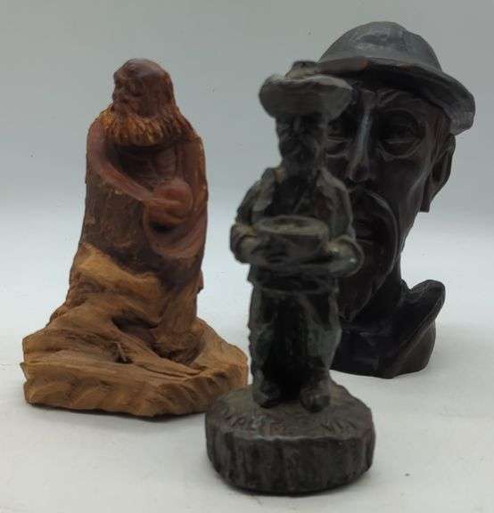 (DE) Vintage Wooden Carved sculptures. Approx 9".