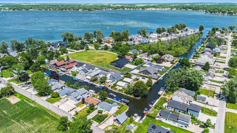 "LIVE" 2 Parcel Lake Wawasee Real Estate Auction - Syracuse, IN
