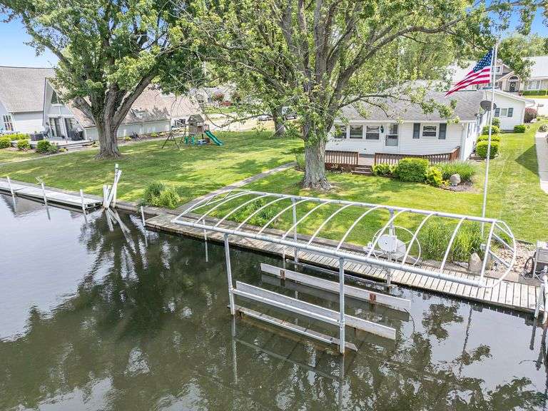 OLO Lake Wawasee Channel House Real Estate Auction - Min. Bid $299,900