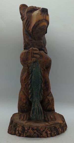 (DE) Chainsaw Folk art Bear with Fish. Approx 18" tall.