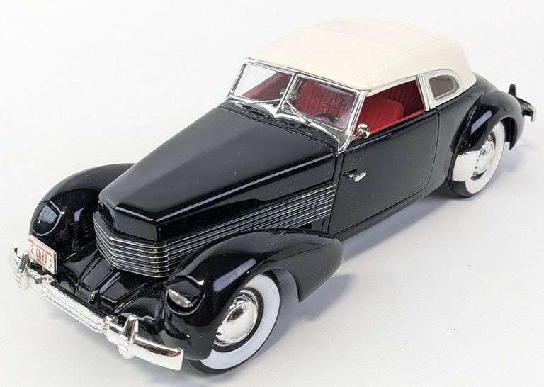 1/18 Die-Cast 1937 Cord Supercharged