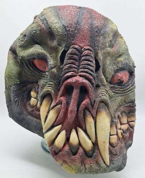 (KC) Monster Lizard Halloween Mask, Paint Chipping, Small Holes, 10"