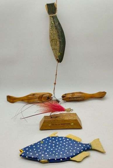 (DE) Wood fishing displays.  Longest (with chain) is 38".