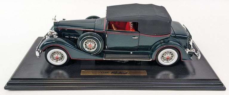 1/18 Die-Cast 1934 Packard Cabriolet