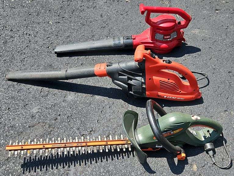 Lot Of Electric Outdoor Tool's. 2 Leaf Blower's & A Hedge Trimmer.