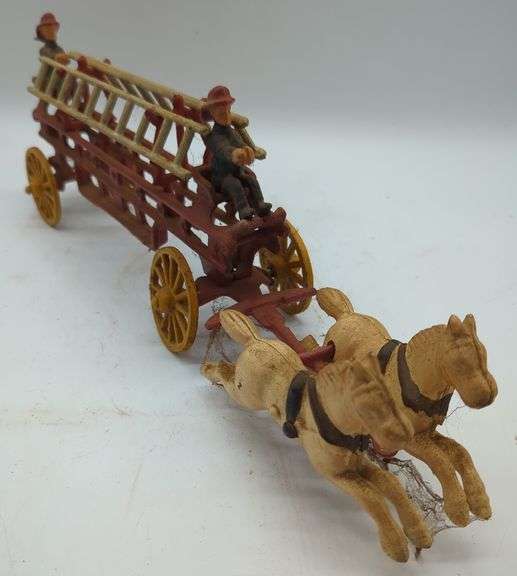 (GH) Vintage Hand -painted Hook And ladder cast iron toy. Approx 5" x 14".