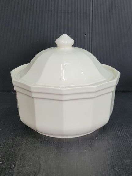 (Q) Pfaltzgraff Heritage White Covered Casserole Dish