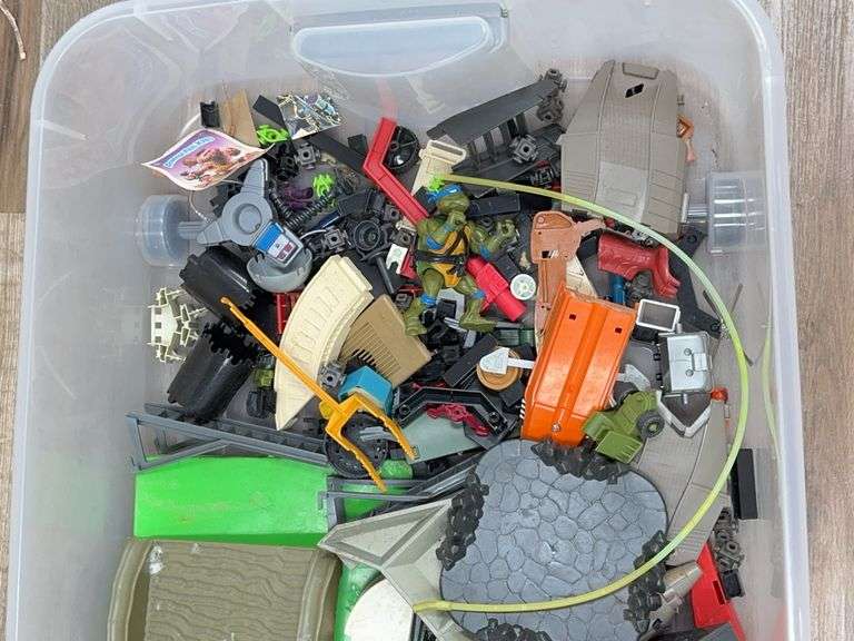 Large Lot Of Vintage Toys / Action Figures / Parts & Accessories