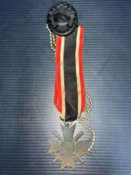 (AM) 1939 German WWII Decorations And Dog Tags