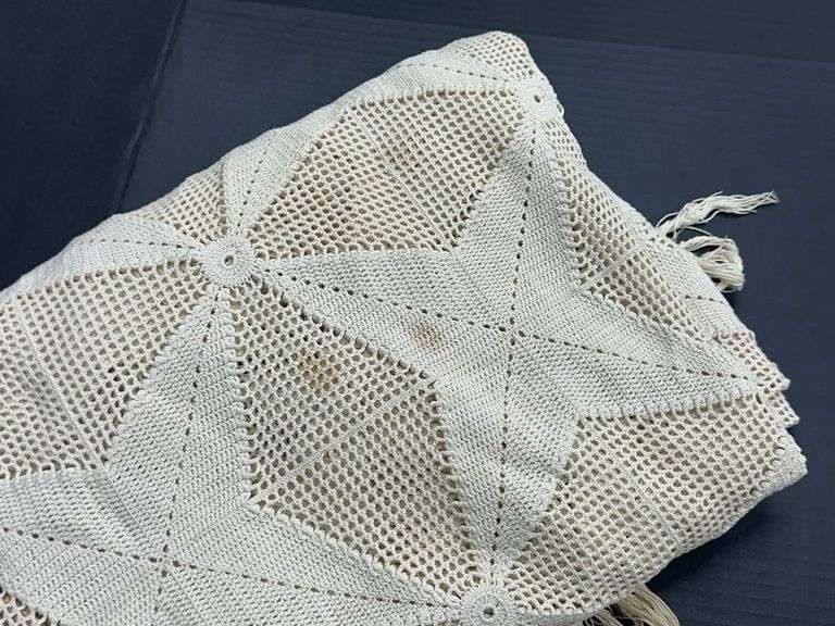 (Q) Hand Crafted Cream Knit Bedspread With Fringed Edges