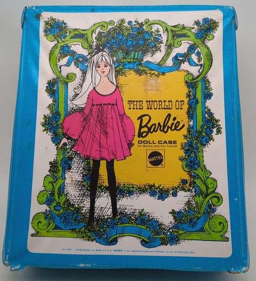 (GH) Vintage Barbie Doll case with Barbie clothes. Approx 15+ pieces.