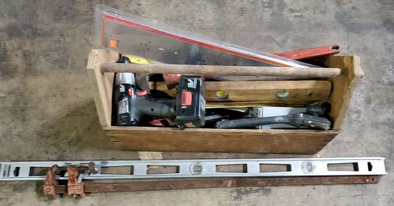 (K)(21)Tool container, tools and more - Kraft Auction Service, LLC
