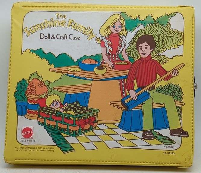 (GH) The Sunshine Family doll and Craft case with accessories.