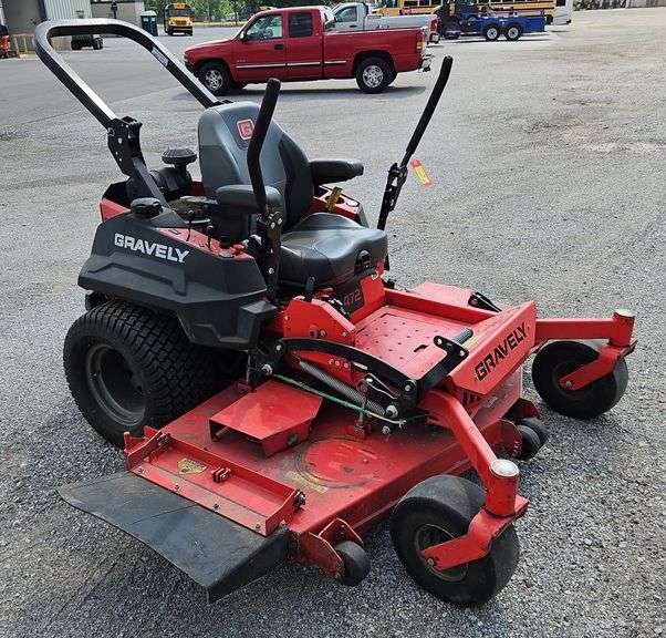 2019 Gravely Zero Turn Mower. Model# Pro-Turn 472. 72" Cutting Deck.