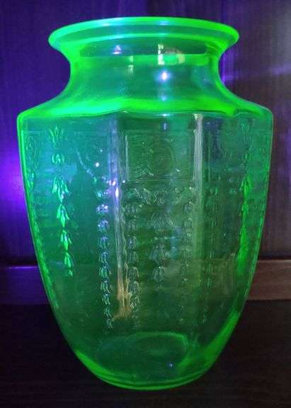 Vtg. Anchor Hocking Princess Green Depression Glass Uranium Vase