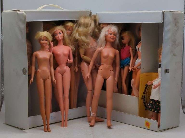 (GH) Vintage Barbie Dolls with a carrying case. (Some Dolls have Damage). Approx 11" tall