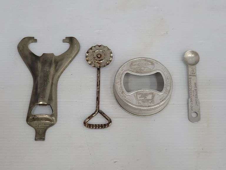 (Z) Vintage Aluminum Muffin Tin, Easy Release Round Cake Pan, Measuring ...