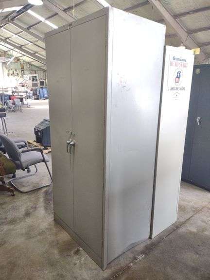 Tennsco Metal Lockable Cabinet