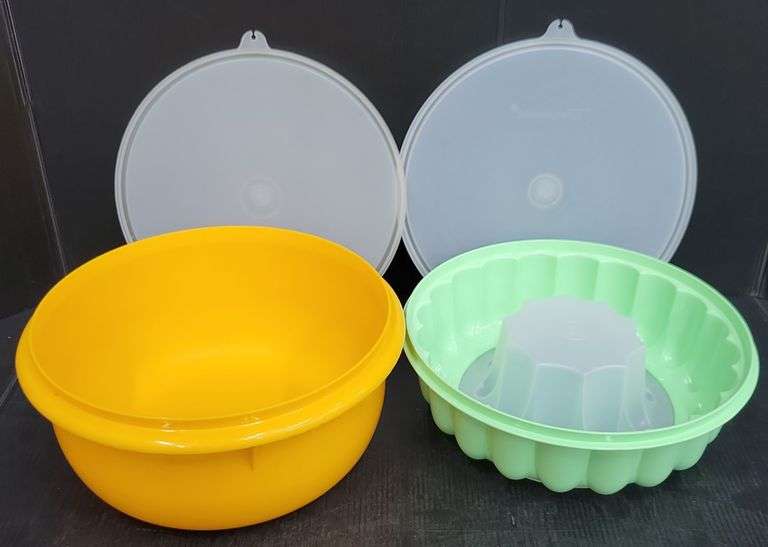 (Q) Vintage Tupperware Jel-Ring Jello Mold And A Fix-N-Mix Bowl