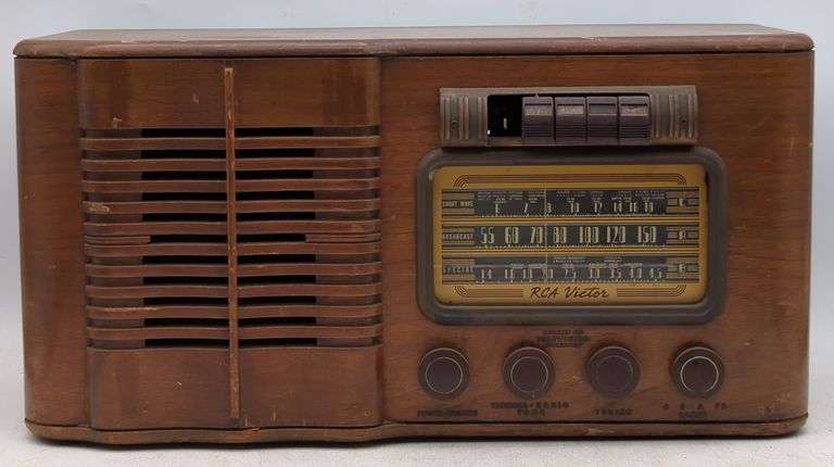 (GH) (1) RCA Victor Radio