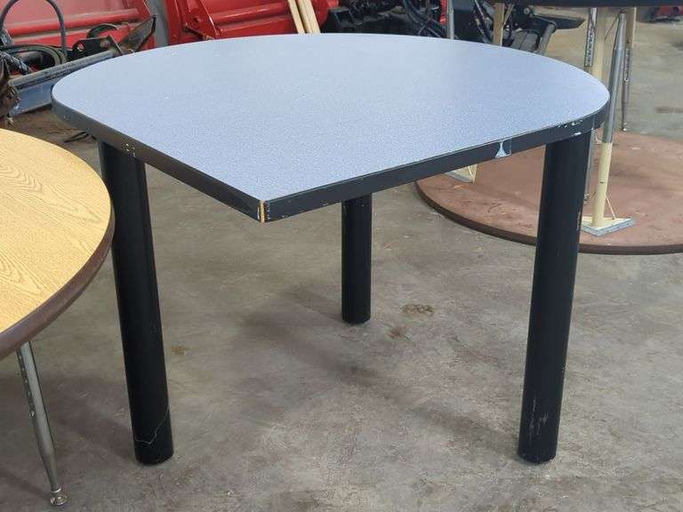 Cornell 4' Round Adjustable Table (4'×27") &