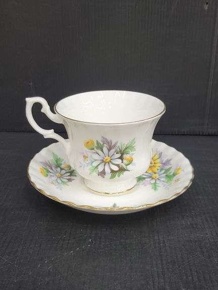 (Q) Vintage Royal Albert And Lefton Bone China/Porcelain Teacups And Saucers