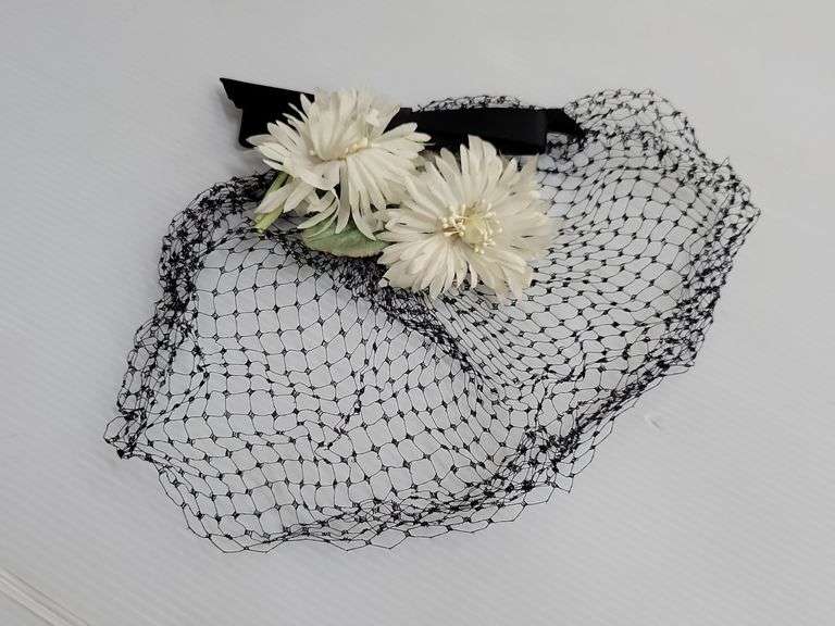(Q) Four Vintage Ladies Pillbox Hats And Hairpins With Decorative Flowers And Tulle